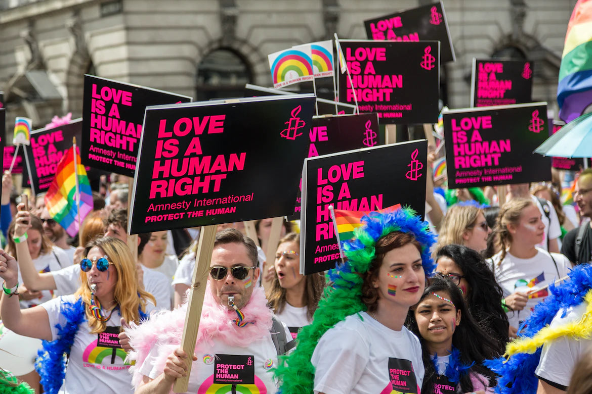【LGBTQ+】ENBUNが、ヨーロッパアムステルダムで開催されたgay pride paradeに参加しました。